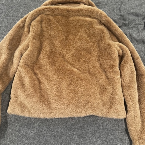 MINKPINK NAOMI FAUX FUR JACKET CAMEL - Size Medium - Picture 9 of 12